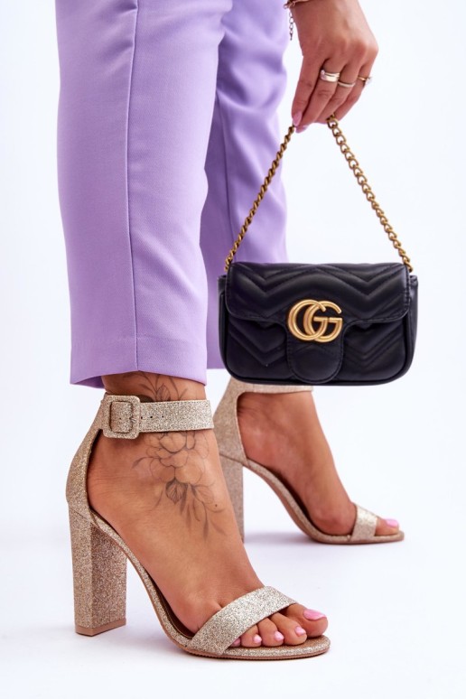Moteriškos „stiletto“ sandalai, tamsūs auksiniai blizgučiai „Joalice“.