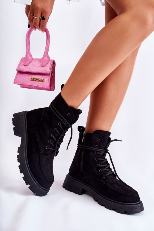 Moteriški zomšiniai batai, surišti juodai „Vanita“.