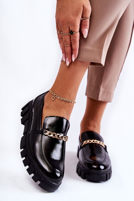 Lacquered shoes with a chain Black Anne