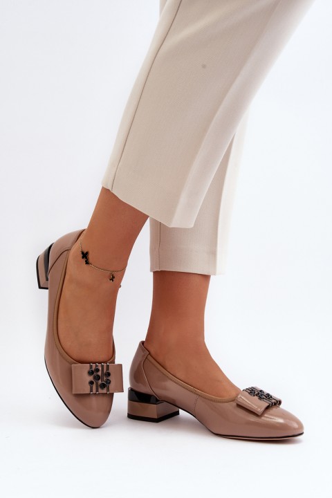 Beige Patent Leather Court Shoes with Block Heel Ilvanna
